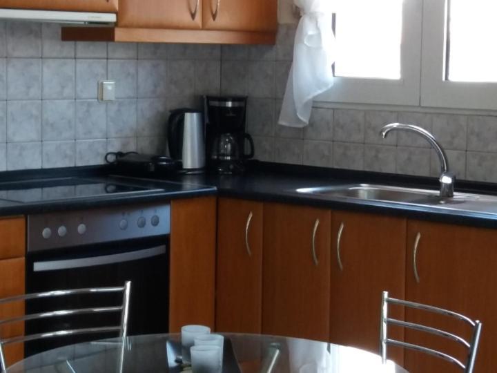 Elegant Apartment Near The Beach Néa Péramos エクステリア 写真