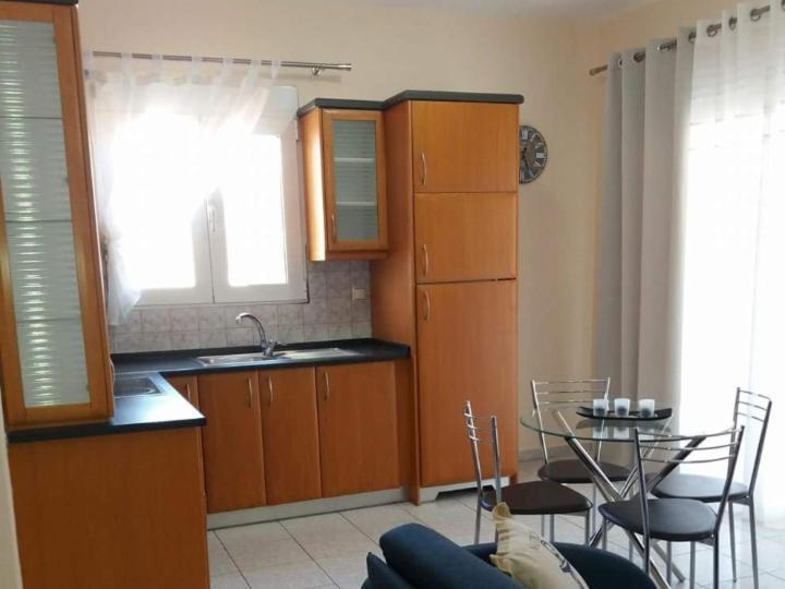 Elegant Apartment Near The Beach Néa Péramos エクステリア 写真
