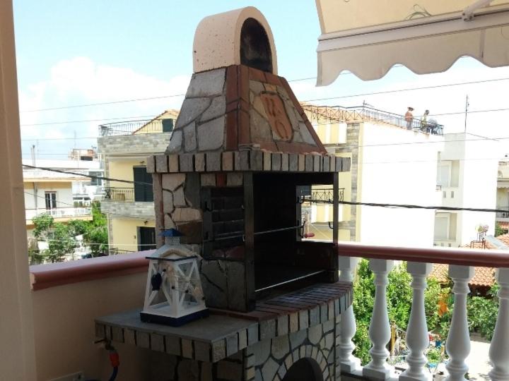 Elegant Apartment Near The Beach Néa Péramos エクステリア 写真
