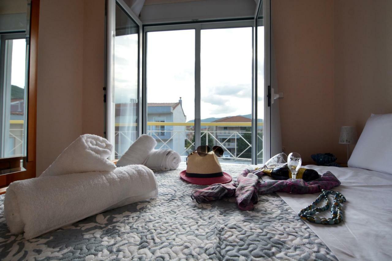 Elegant Apartment Near The Beach Néa Péramos エクステリア 写真