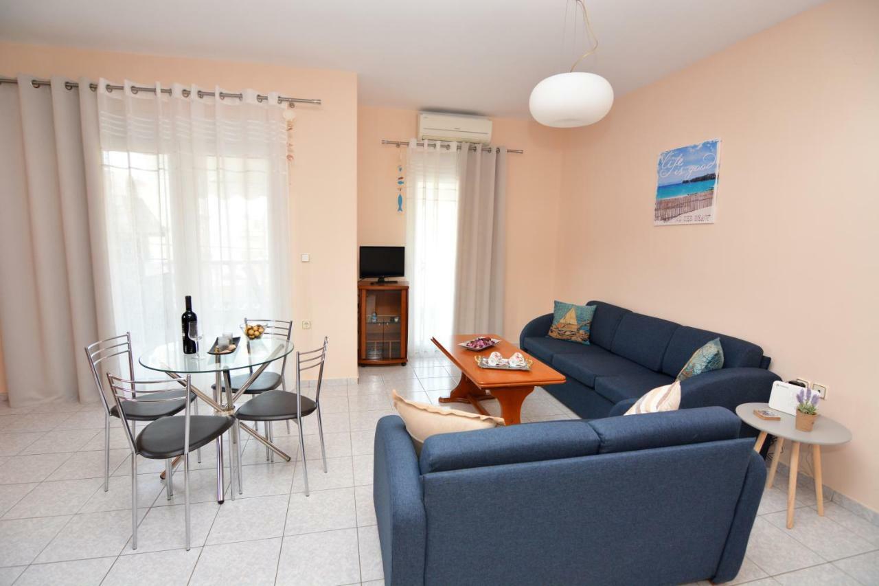 Elegant Apartment Near The Beach Néa Péramos エクステリア 写真