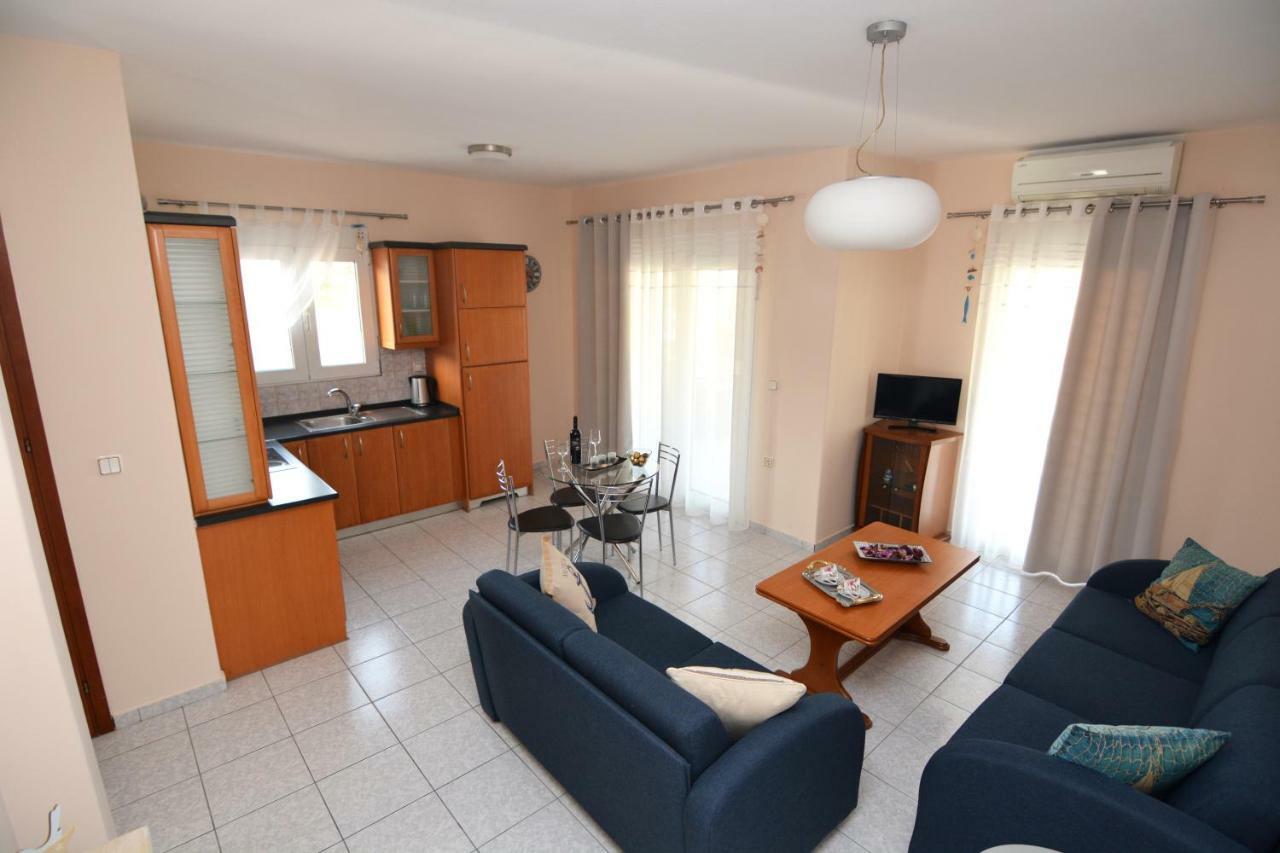 Elegant Apartment Near The Beach Néa Péramos エクステリア 写真