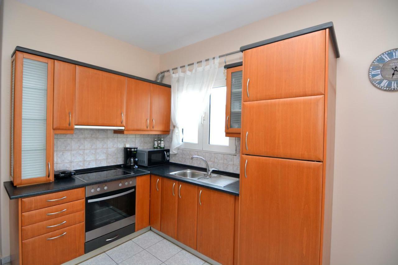 Elegant Apartment Near The Beach Néa Péramos エクステリア 写真
