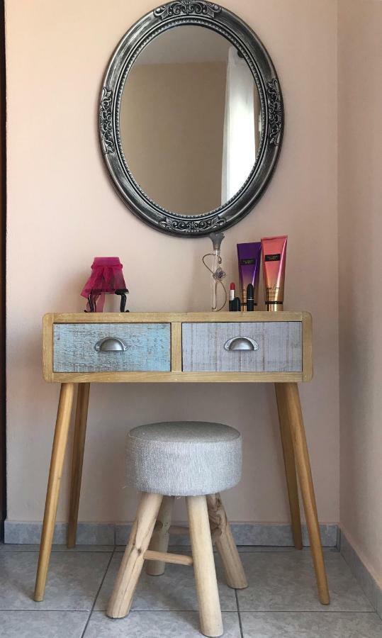 Elegant Apartment Near The Beach Néa Péramos エクステリア 写真